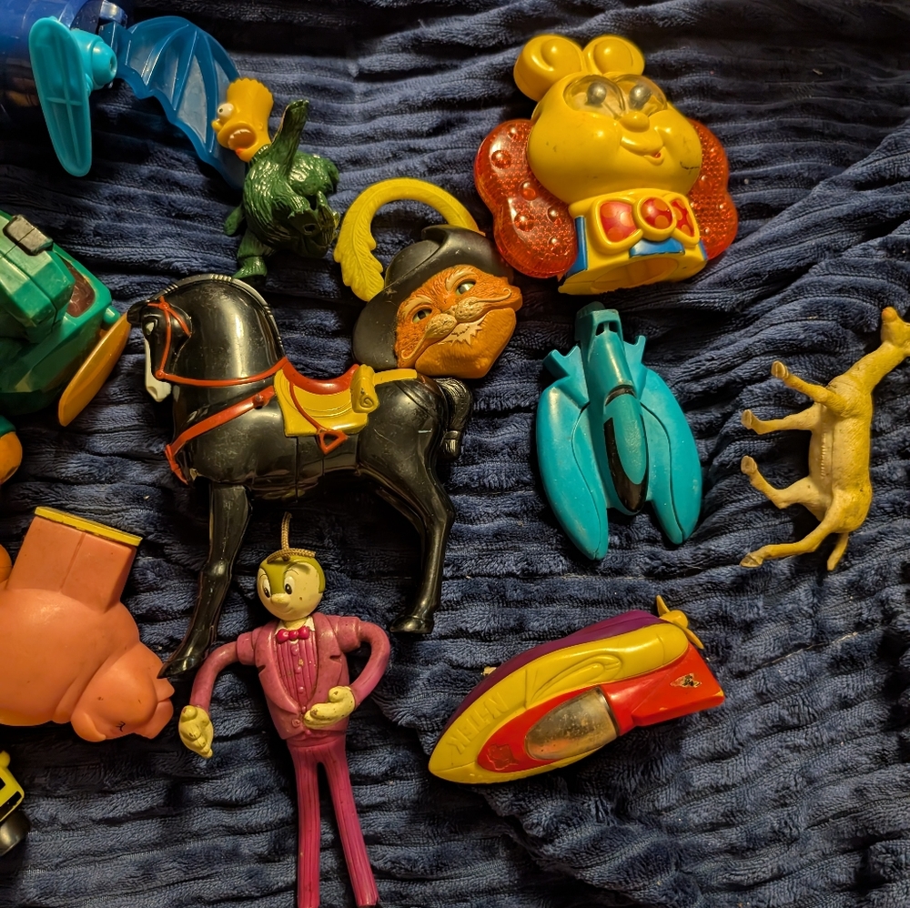 Random Colorful Kids Toy Set - Picture 3 of 3